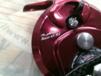 カセ筏師 THEアスリートレーサー 65-RT(左) レッド/チタン