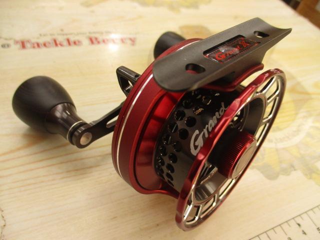 カセ筏師 グランドラガーX 65RDT(左) レッド/ディープチタン