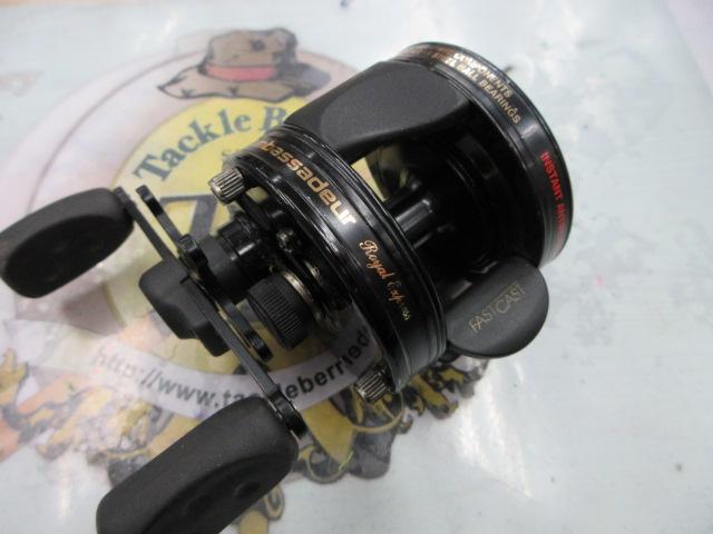 ロイヤルエクスプレス(左)