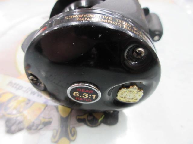 ロイヤルエクスプレス(左)