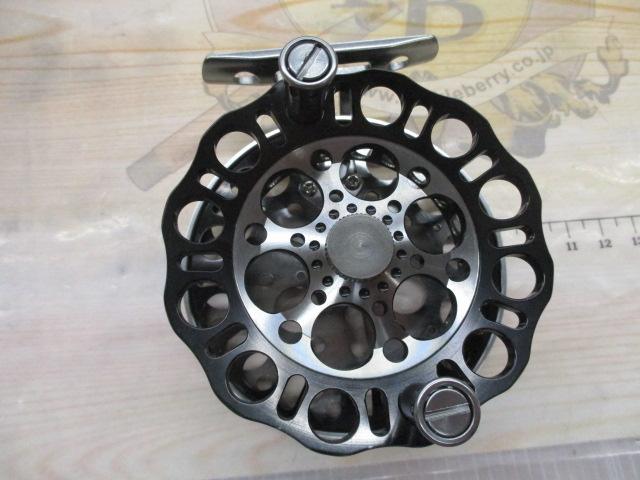 インヴィクタクロダイRND BG(ブラック/ガンメタ)