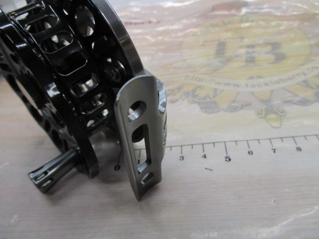 インヴィクタクロダイRND BG(ブラック/ガンメタ)