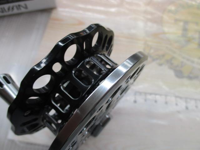 インヴィクタクロダイRND BG(ブラック/ガンメタ)