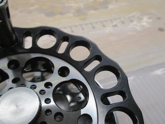 インヴィクタクロダイRND BG(ブラック/ガンメタ)