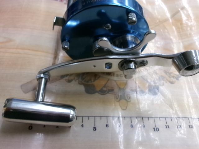 ベイトキャストリール CL70