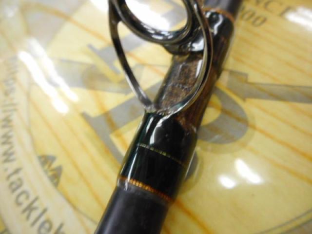 デストロイヤー F7-74DG(オロチフュージコンタクト)マットブラックリールシート