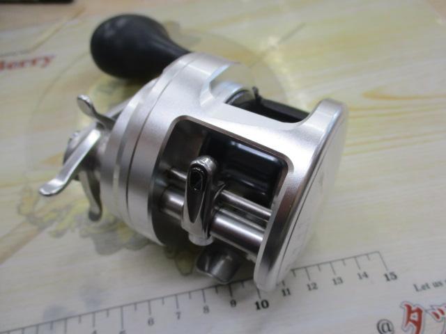 シマノ１３オシアカルカッタ300ＨＧ シマノ(SHIMANO) 13オシアカルカッタ 300HG(右ハンドル) ☆限定処分品