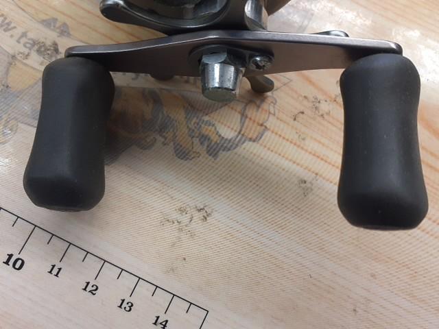 アクシス 100