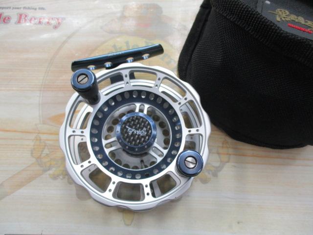 黒鯛師 THEヘチリミテッド 88W-SB シルバー/ブルー｜＠ベリーネット