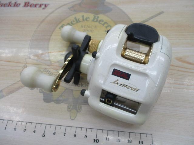 ZEAL Ixorne IX-4F ベイトリール 本体 イクシオーネ IX-4F (カオリ)｜＠ベリーネット 日本最大新品中古釣具